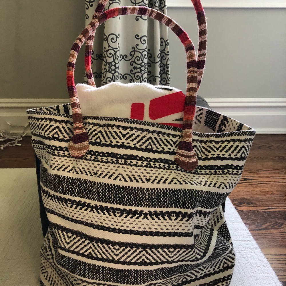 ❤️host pick❤️ NWOT Aeropostale Tribal Print Bag